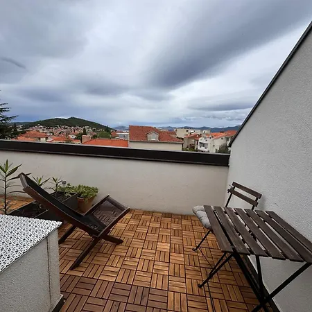 Charming Quite Apartment, Blizu Centra Апартаменты