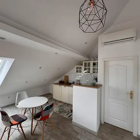 Апартаменты Charming Quite Apartment, Blizu Centra