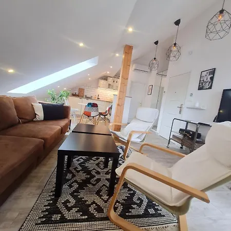 Апартаменты Charming Quite Apartment, Blizu Centra