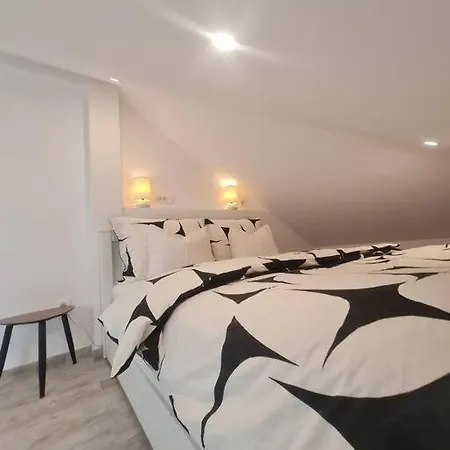 Charming Quite Apartment, Blizu Centra Lejlighed Split