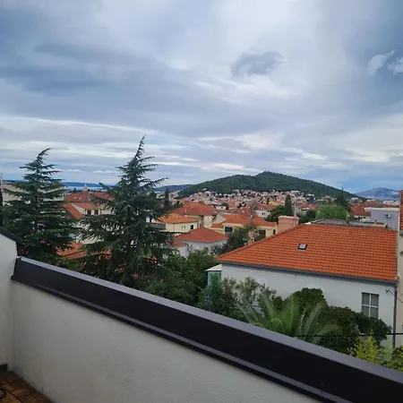 Charming Quite Apartment, Blizu Centra Lejlighed Split