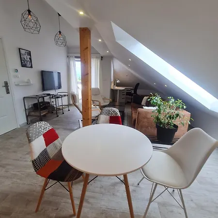 Charming Quite Apartment, Blizu Centra