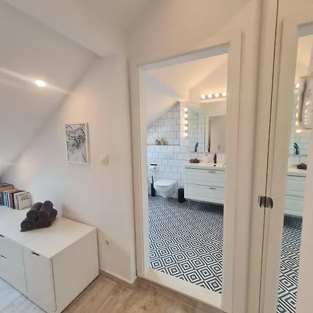 Lejlighed Charming Quite Apartment, Blizu Centra