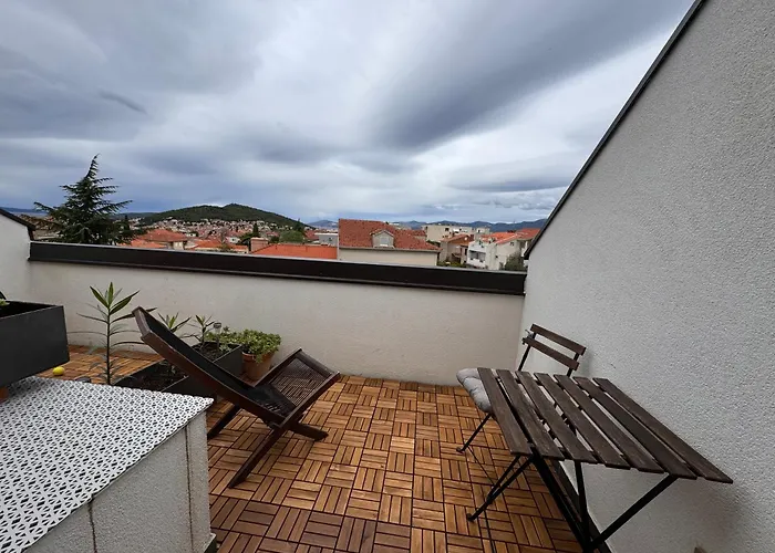 Charming Quite Apartment, Blizu Centra Apartman