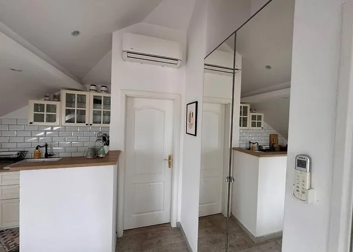 Charming Quite Apartment, Blizu Centra *