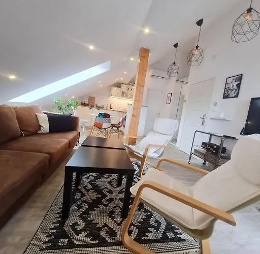 Charming Quite Apartment, Blizu Centra