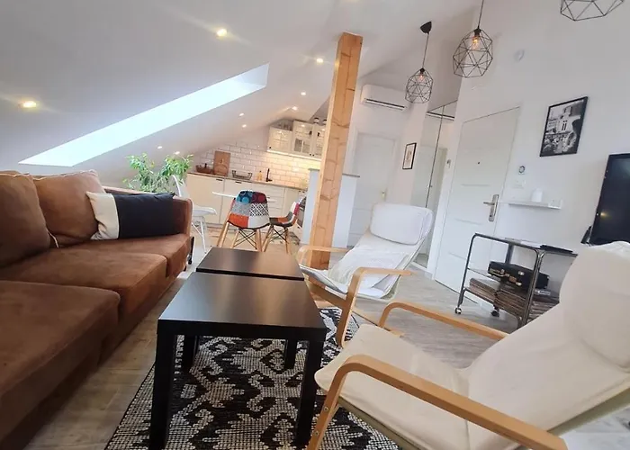 Apartman Charming Quite Apartment, Blizu Centra