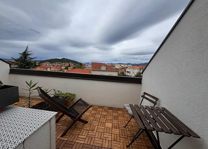 Charming Quite Apartment, Blizu Centra