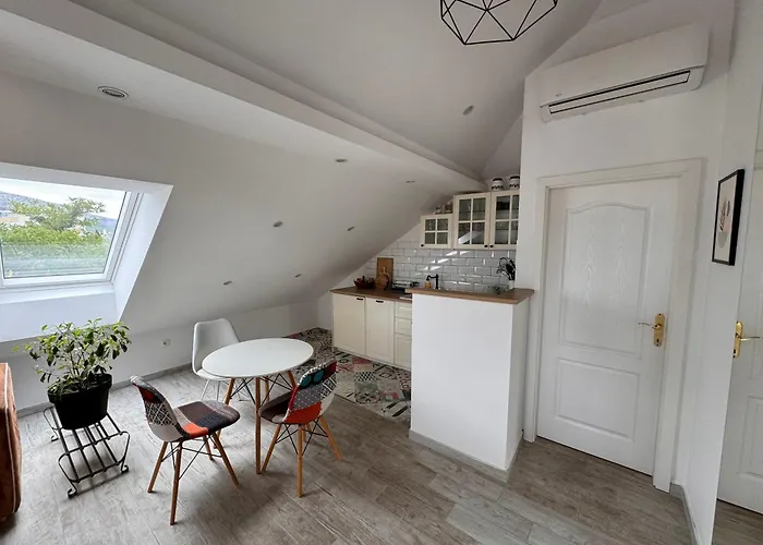 Charming Quite Apartment, Blizu Centra *