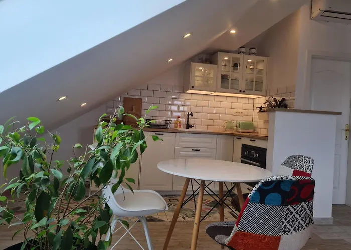 Charming Quite Apartment, Blizu Centra Apartman