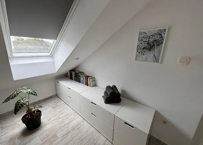 Charming Quite Apartment, Blizu Centra